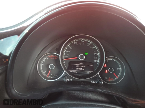 2019 Volkswagen Beetle S с VIN 3VWFD7AT9KM712147, выставлен на аукционе Copart как лот 51871395 с пробегом 39 831 миль миль и Списание • Salvage title. История ставок и продаж доступна на DreamBid. Изображение 9.