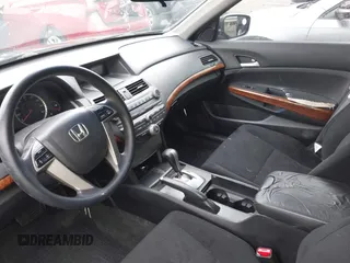 2011 Honda Accord EX z VIN 1HGCP2F71BA030423, wystawiony jako IAAI lot #42344496 z przebiegiem 146 097 mil mil oraz . Historia ofert i sprzedaży dostępna na DreamBid. Obrazek 5.