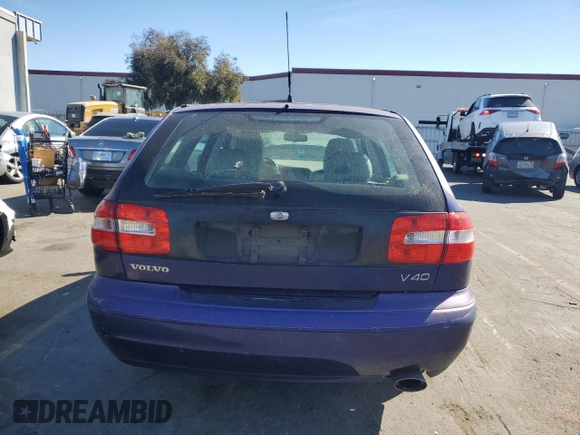 2004 Volvo V40 z VIN YV1VW27524F027635, wystawiony jako Copart lot #76744664 z przebiegiem 130 302 mil mil oraz Tytuł czysty. Historia ofert i sprzedaży dostępna na DreamBid. Obrazek 7.
