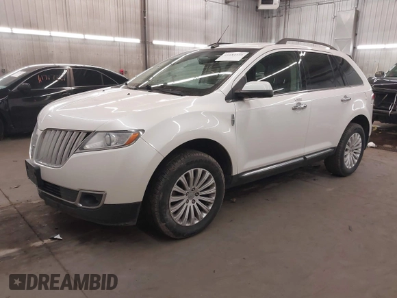 2014 Lincoln MKX z VIN 2LMDJ8JK7EBL18541, wystawiony jako IAAI lot #41684416 z przebiegiem 121 568 mil mil oraz . Historia ofert i sprzedaży dostępna na DreamBid. Obrazek 2.