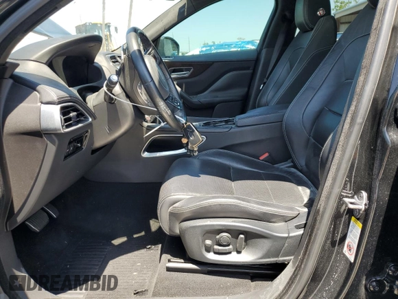 2017 Jaguar F-Pace S z VIN SADCM2BV6HA092232, wystawiony jako Copart lot #52456845 z przebiegiem 107 075 mil mil oraz Szkoda całkowita • Salvage title. Historia ofert i sprzedaży dostępna na DreamBid. Obrazek 7.
