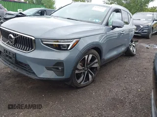 2023 Volvo XC40 Ultimate Bright Theme с VIN YV4L12UAXP2025895, выставлен на аукционе IAAI как лот 42294917 с пробегом 5 384 миль миль и . История ставок и продаж доступна на DreamBid. Изображение 20.