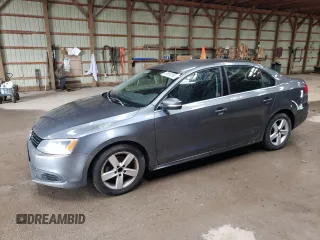2011 Volkswagen Jetta SE with VIN 3VWDX7AJXBM373430, listed as a Copart auction lot 61612165 with 201,963 mi miles and Clean title. Bid and sale history available at DreamBid. Image 1.