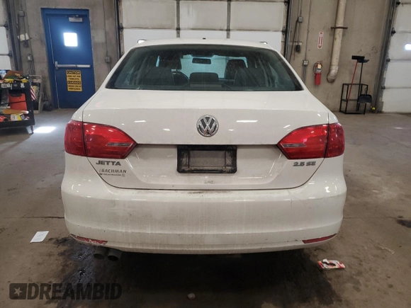 2013 Volkswagen Jetta SE z VIN 3VWDX7AJ2DM367401, wystawiony jako Copart lot #46094035 z przebiegiem 171 895 mil mil oraz Nie do naprawy • Non repairable. Historia ofert i sprzedaży dostępna na DreamBid. Obrazek 6.
