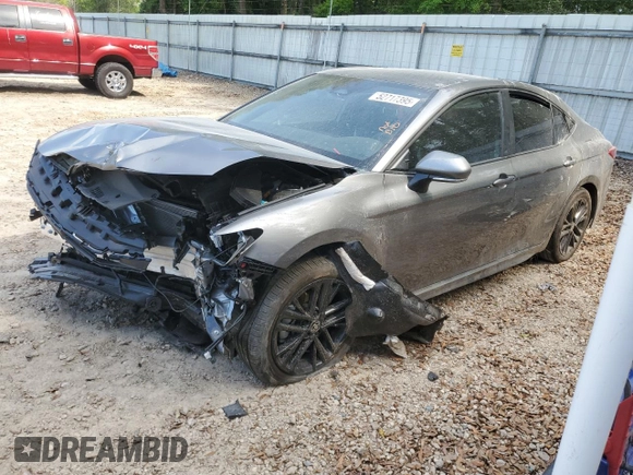 2025 Toyota Camry LE z VIN 4T1DAACK4SU588882, wystawiony jako Copart lot #52717395 z przebiegiem Nie podano mil oraz Szkoda całkowita • Salvage title. Historia ofert i sprzedaży dostępna na DreamBid. Obrazek 1.