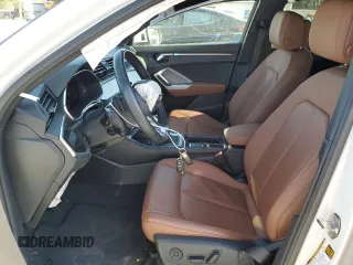 2023 Audi Q3 S line Premium Plus z VIN WA1EECF36P1089887, wystawiony jako Copart lot #53173345 z przebiegiem 31 274 mil mil oraz Szkody całkowita. Historia ofert i sprzedaży dostępna na DreamBid. Obrazek 7.