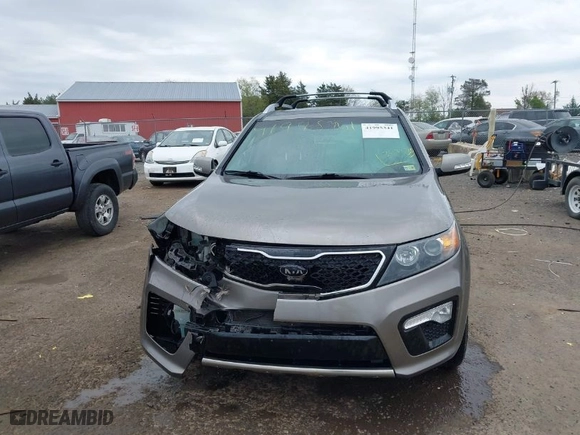 2013 Kia Sorento SX with VIN 5XYKWDA28DG353133, listed as a IAAI auction lot 41995341 with 184,297 mi miles. Bid and sale history available at carsss.com. Image 12.