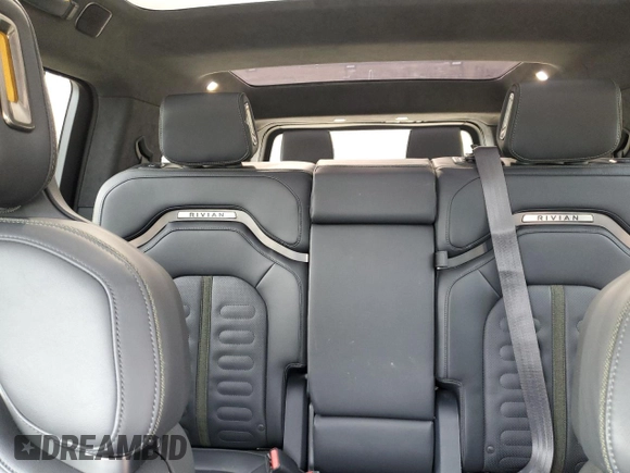 2022 Rivian R1S Launch Edition z VIN 7PDSGABL4NN000393, wystawiony jako Copart lot #44218005 z przebiegiem 26 598 mil mil oraz Szkoda całkowita • Salvage title. Historia ofert i sprzedaży dostępna na DreamBid. Obrazek 10.