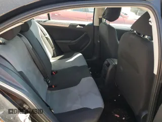 2017 Volkswagen Jetta S z VIN 3VW2B7AJXHM319558, wystawiony jako Copart lot #54708105 z przebiegiem 108 476 mil mil oraz Czysty tytuł • Clean title. Historia ofert i sprzedaży dostępna na DreamBid. Obrazek 10.