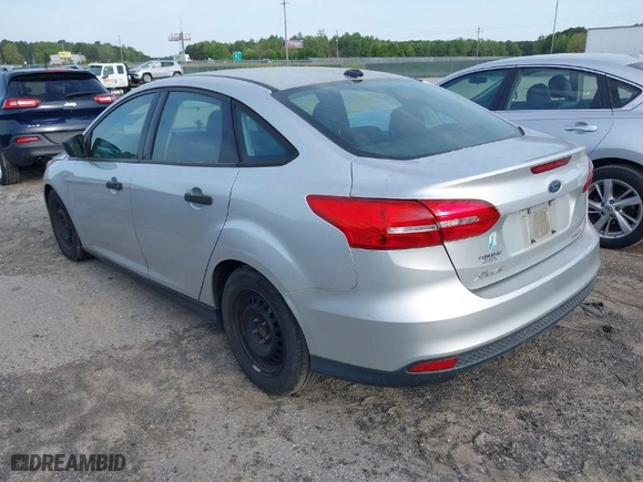 2016 Ford Focus S with VIN 1FADP3E27GL201577, listed as a IAAI auction lot 42011356 with 1 mi miles. Bid and sale history available at carsss.com. Image 3.