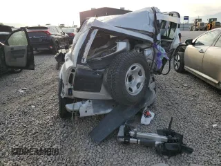 2004 Suzuki Grand Vitara LX z VIN JS3TD62V744104983, wystawiony jako Copart lot #65290274 z przebiegiem Nie podano mil oraz Szkoda całkowita • Salvage title. Historia ofert i sprzedaży dostępna na DreamBid. Obrazek 6.