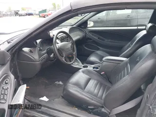 2001 Ford Mustang GT Deluxe с VIN 1FAFP45X71F225880, выставлен на аукционе IAAI как лот 42788411 с пробегом 45 503 миль миль и . История ставок и продаж доступна на DreamBid. Изображение 5.