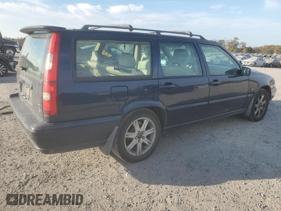 2000 Volvo V70 with VIN YV1LW61J5Y2708762, listed as a Copart auction lot 78267424 with 207,230 mi miles and Salvage Title. Bid and sale history available at carsss.com. Image 3.