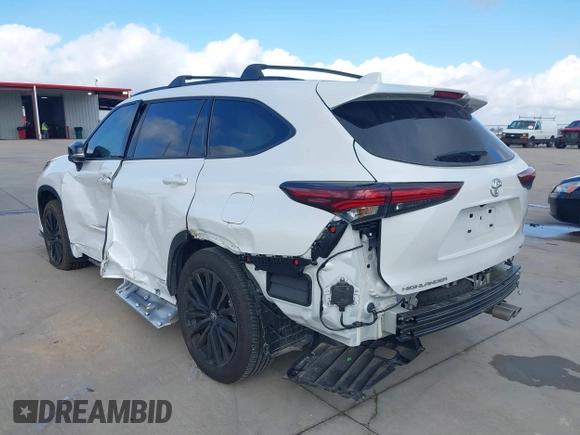 2024 Toyota Highlander LE z VIN 5TDKDRAH7RS534676, wystawiony jako IAAI lot #41516978 z przebiegiem 11 272 mil mil oraz . Historia ofert i sprzedaży dostępna na DreamBid. Obrazek 3.