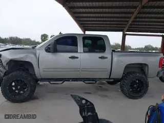 2010 Chevrolet Silverado 1500 LT with VIN 3GCRKSE30AG290298, listed as a IAAI auction lot 41657081 with 175,686 mi miles. Bid and sale history available at carsss.com. Image 14.