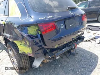 2022 Mercedes-Benz GLC 300 z VIN W1N0G8EB2NG060504, wystawiony jako IAAI lot #42586623 z przebiegiem 27 403 mil mil oraz . Historia ofert i sprzedaży dostępna na DreamBid. Obrazek 6.