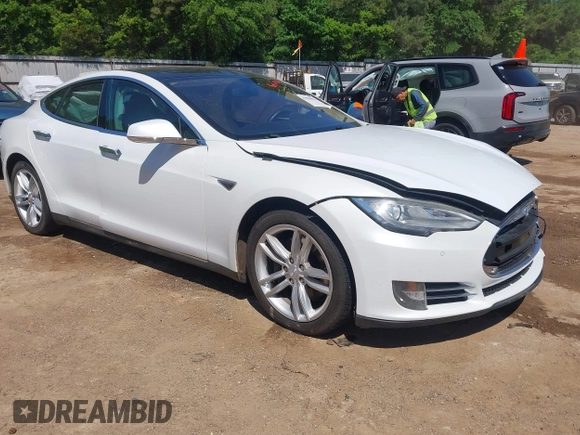 2013 Tesla Model S z VIN 5YJSA1CN6DFP21076, wystawiony jako IAAI lot #41984834 z przebiegiem 154 662 mil mil oraz . Historia ofert i sprzedaży dostępna na DreamBid. Obrazek 1.