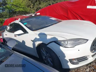2016 Tesla Model S 90D with VIN 5YJSA1E21GF128460, listed as a IAAI auction lot 40733920 with 89,846 mi miles and . Bid and sale history available at DreamBid. Image 12.
