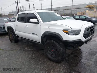 2022 Toyota Tacoma 4WD SR with VIN 3TMCZ5AN7NM496008, listed as a IAAI auction lot 41559734 with 25,726 mi miles. Bid and sale history available at carsss.com. Image 1.