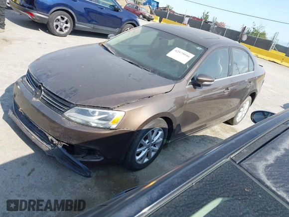 2014 Volkswagen Jetta SE with VIN 3VWD17AJ7EM385606, listed as a IAAI auction lot 42575046 with 86,889 mi miles and . Bid and sale history available at DreamBid. Image 2.