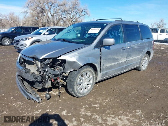 2014 Chrysler Town & Country Touring with VIN 2C4RC1BG8ER208400, listed as a IAAI auction lot 41611970 with 105,589 mi miles. Bid and sale history available at carsss.com. Image 2.