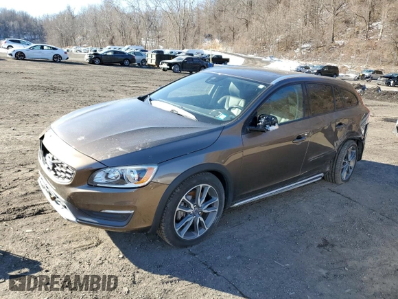 2015 Volvo V60 Cross Country T5 with VIN YV4612HKXF1000564, listed as a Copart auction lot 87921805 with 66,719 mi miles and Non Repairable. Bid and sale history available at carsss.com. Image 1.