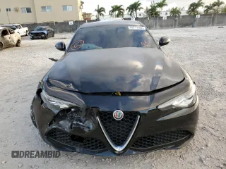 2019 Alfa Romeo Giulia Sport with VIN ZARFAMAN0K7621862, listed as a Copart auction lot 69717902 with 30,731 mi miles. Bid and sale history available at carsss.com. Image 5.