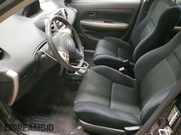2006 Scion xA z VIN JTKKT604865005909, wystawiony jako Copart lot #56465415 z przebiegiem 137 601 mil mil oraz Czysty tytuł • Clean title. Historia ofert i sprzedaży dostępna na DreamBid. Obrazek 7.