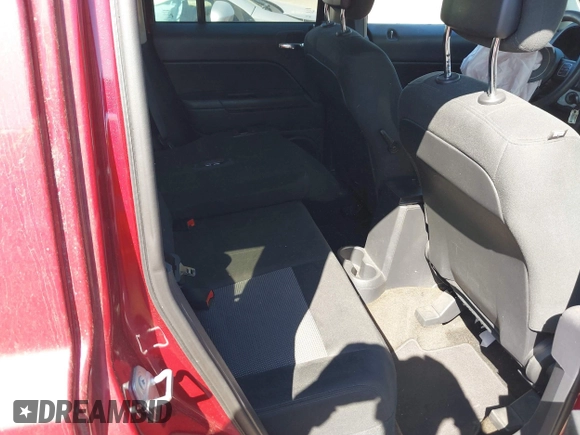 2015 Jeep Patriot Altitude z VIN 1C4NJRBB9FD268780, wystawiony jako IAAI lot #40386558 z przebiegiem 85 756 mil mil oraz . Historia ofert i sprzedaży dostępna na DreamBid. Obrazek 8.