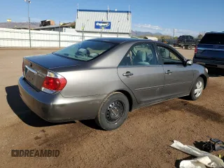 2005 Toyota Camry LE z VIN 4T1BE30KX5U617902, wystawiony jako Copart lot #56540005 z przebiegiem 224 421 mil mil oraz Szkoda całkowita • Salvage title. Historia ofert i sprzedaży dostępna na DreamBid. Obrazek 3.