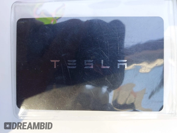 2025 Tesla Model Y Long Range z VIN 7SAYGDED0SF314885, wystawiony jako IAAI lot #41871384 z przebiegiem 1 795 mil mil oraz . Historia ofert i sprzedaży dostępna na DreamBid. Obrazek 11.