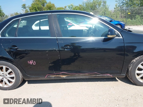 2010 Volkswagen Jetta Limited Edition z VIN 3VWRX7AJ5AM024194, wystawiony jako IAAI lot #42699309 z przebiegiem 179 644 mil mil oraz . Historia ofert i sprzedaży dostępna na DreamBid. Obrazek 13.