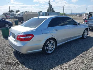 2010 Mercedes-Benz E-Class E 350 Luxury with VIN WDDHF8HB1AA112443, listed as a IAAI auction lot 42099555 with 145,255 mi miles. Bid and sale history available at carsss.com. Image 4.