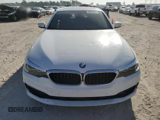 2018 BMW 5 Series 530i z VIN WBAJA5C51JG898880, wystawiony jako Copart lot #49928005 z przebiegiem 117 581 mil mil oraz Czysty tytuł • Clean title. Historia ofert i sprzedaży dostępna na DreamBid. Obrazek 5.