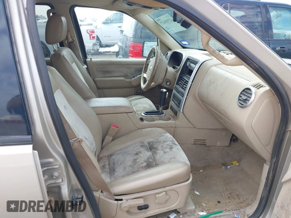 2006 Mercury Mountaineer Premier z VIN 4M2EU38896UJ20509, wystawiony jako IAAI lot #42350427 z przebiegiem 248 099 mil mil oraz . Historia ofert i sprzedaży dostępna na DreamBid. Obrazek 5.