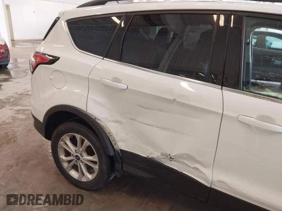 2017 Ford Escape SE z VIN 1FMCU0GD3HUC12658, wystawiony jako IAAI lot #41801033 z przebiegiem 107 662 mil mil oraz . Historia ofert i sprzedaży dostępna na DreamBid. Obrazek 6.