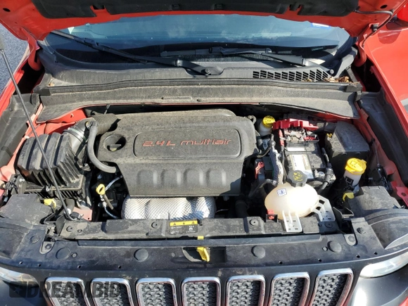 2020 Jeep Renegade Latitude with VIN ZACNJBBB8LPL41025, listed as a Copart auction lot 55120655 with 75,101 mi miles and Clean title. Bid and sale history available at DreamBid. Image 12.