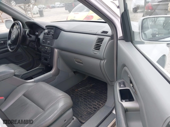 2004 Honda Pilot EX with VIN 2HKYF18604H559427, listed as a IAAI auction lot 42045954 with 361,939 mi miles. Bid and sale history available at carsss.com. Image 5.