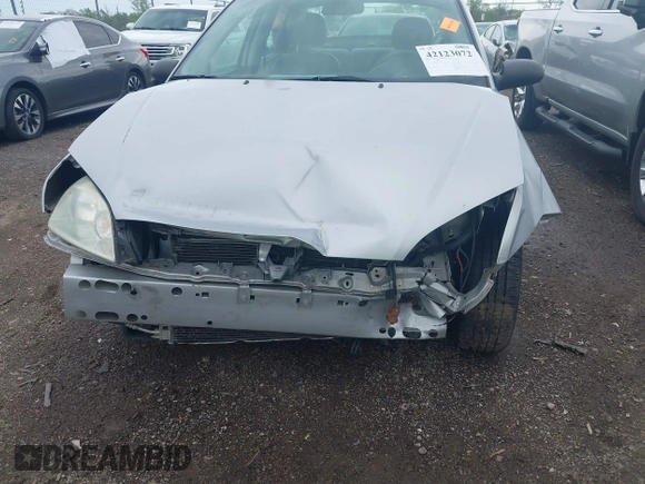 2007 Ford Focus S z VIN 1FAHP34N57W326220, wystawiony jako IAAI lot #42123072 z przebiegiem Nie podano mil oraz . Historia ofert i sprzedaży dostępna na DreamBid. Obrazek 6.