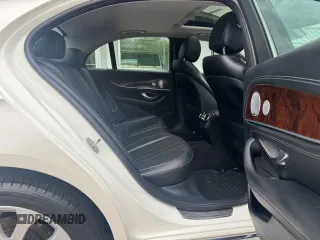 2017 Mercedes-Benz E 300 Luxury z VIN WDDZF4KB3HA208509, wystawiony jako Copart lot #59420695 z przebiegiem 152 021 mil mil oraz Czysty tytuł • Clean title. Historia ofert i sprzedaży dostępna na DreamBid. Obrazek 6.