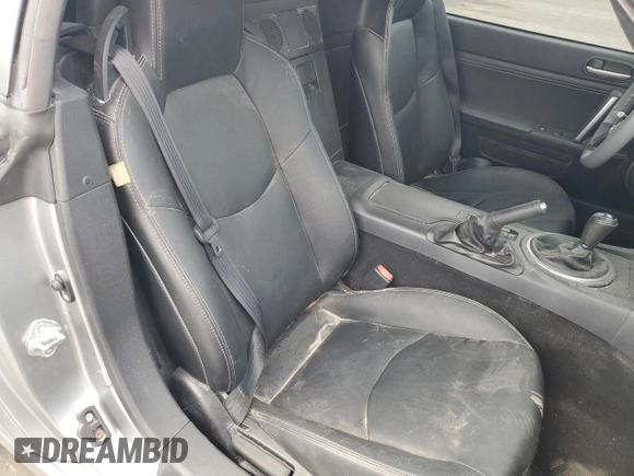 2015 Mazda MX-5 Miata Grand Touring z VIN JM1NC2PF0F0238698, wystawiony jako Copart lot #55455395 z przebiegiem Nie podano mil oraz Szkody całkowita. Historia ofert i sprzedaży dostępna na DreamBid. Obrazek 10.