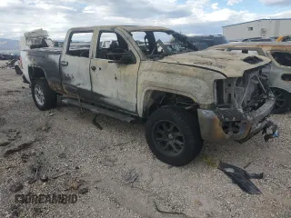 2018 GMC Sierra 2500HD SLT z VIN 1GT12TEY1JF108589, wystawiony jako Copart lot #52713975 z przebiegiem Nie podano mil oraz Nie do naprawy • Non repairable. Historia ofert i sprzedaży dostępna na DreamBid. Obrazek 4.