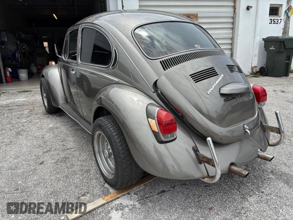 1971 Volkswagen Beetle with VIN 1112225516, listed as a Copart auction lot 64374845 with 84,201 mi miles and Salvage title. Bid and sale history available at DreamBid. Image 3.