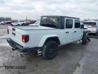 2022 Jeep Gladiator Texas Trail z VIN 1C6HJTAG8NL152487, wystawiony jako IAAI lot #41053737 z przebiegiem 49 411 mil mil oraz . Historia ofert i sprzedaży dostępna na DreamBid. Obrazek 4.