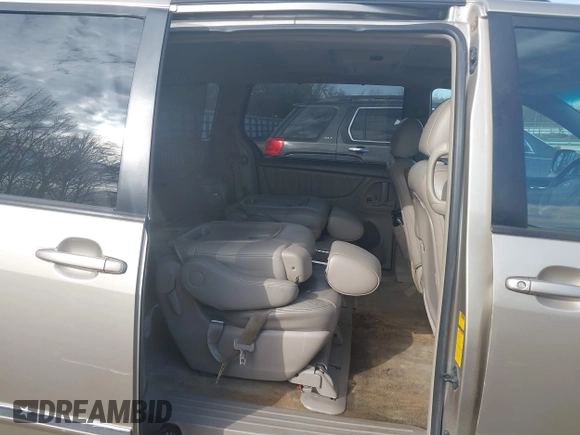 2006 Toyota Sienna XLE with VIN 5TDZA22C16S571350, listed as a IAAI auction lot 41725551 with 233,487 mi miles. Bid and sale history available at carsss.com. Image 8.