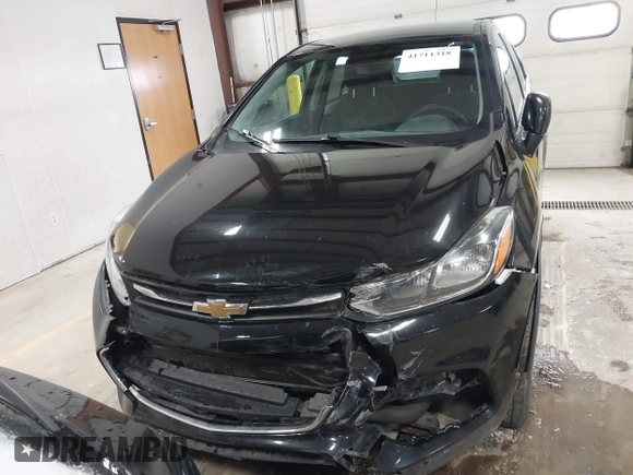 2020 Chevrolet Trax LS with VIN KL7CJNSB1LB319001, listed as a IAAI auction lot 41711318 with 186,101 mi miles. Bid and sale history available at carsss.com. Image 13.