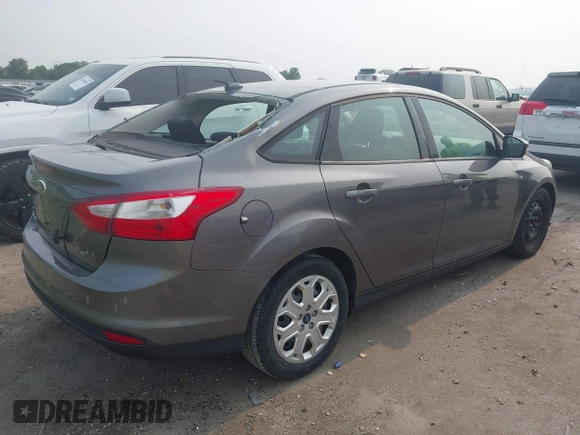 2012 Ford Focus SE z VIN 1FAHP3F24CL227225, wystawiony jako IAAI lot #42389939 z przebiegiem 135 197 mil mil oraz . Historia ofert i sprzedaży dostępna na DreamBid. Obrazek 4.