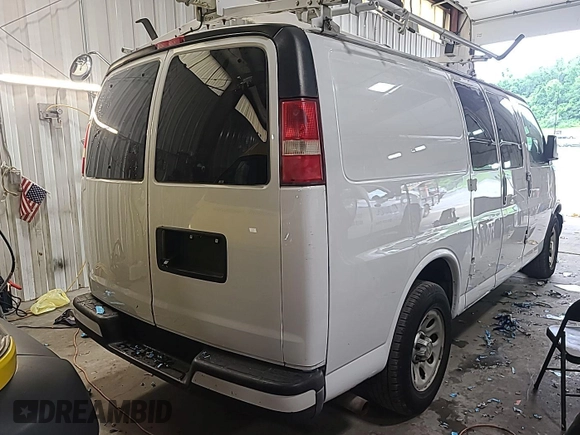2013 Chevrolet Express Cargo z VIN 1GCSGAFX2D1138833, wystawiony jako IAAI lot #42521021 z przebiegiem 103 313 mil mil oraz . Historia ofert i sprzedaży dostępna na DreamBid. Obrazek 4.