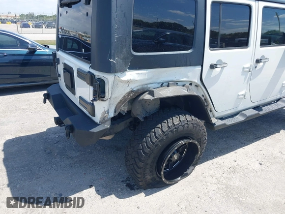 2010 Jeep Wrangler z VIN 1J4HB5H16AL186600, wystawiony jako IAAI lot #42147992 z przebiegiem 134 717 mil mil oraz . Historia ofert i sprzedaży dostępna na DreamBid. Obrazek 6.