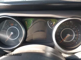 2020 Jeep Wrangler Unlimited Sport S с VIN 1C4HJXDNXLW348677, выставлен на аукционе IAAI как лот 42056986 с пробегом Не указан миль и . История ставок и продаж доступна на DreamBid. Изображение 7.